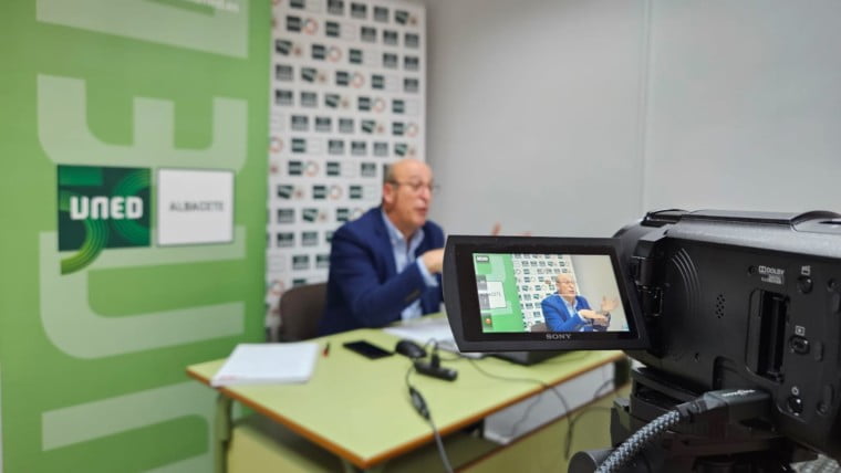 AAS realiza una ponencia en la UNED de Albacete sobre Estrategias de seguridad: productos, marcas, tecnología y capital humano. Empresa y hogar.